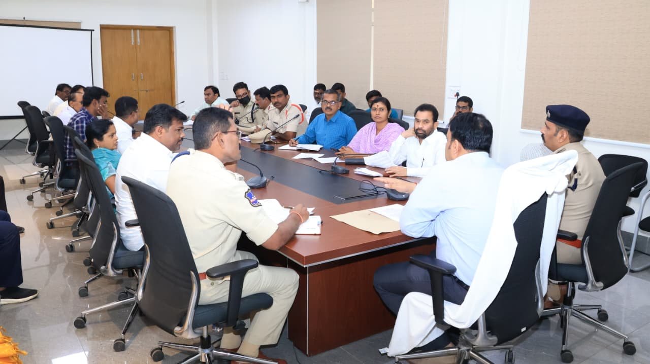 మార్చ్ 18 జనగాం    బ్రహ్మాండంగా బ్రహ్మోత్సవాలు    భక్తులకు సకల ఏర్పాట్లు    వివిధ శాఖల అధికారులు సమన్వయము గా పని చేయాలి    జిల్లా కలెక్టర్ సందీప్ కుమార్ ఝా 